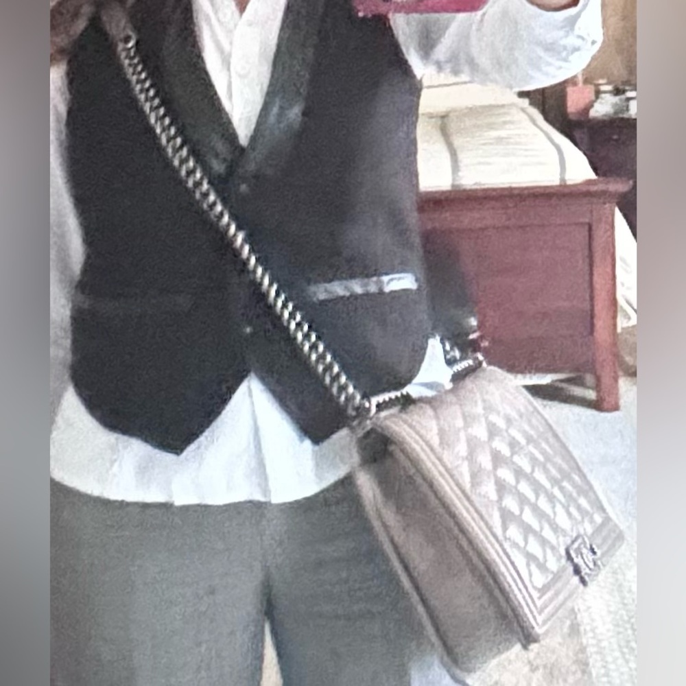 CHANEL Quilted Large Tan Bag with Chain Strap - Picture 5 of 16